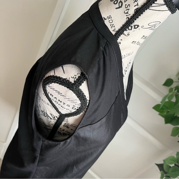 Trouvé Sleeveless Boxy V-Neck Button Down Top Black Sz XS - Picture 8 of 15